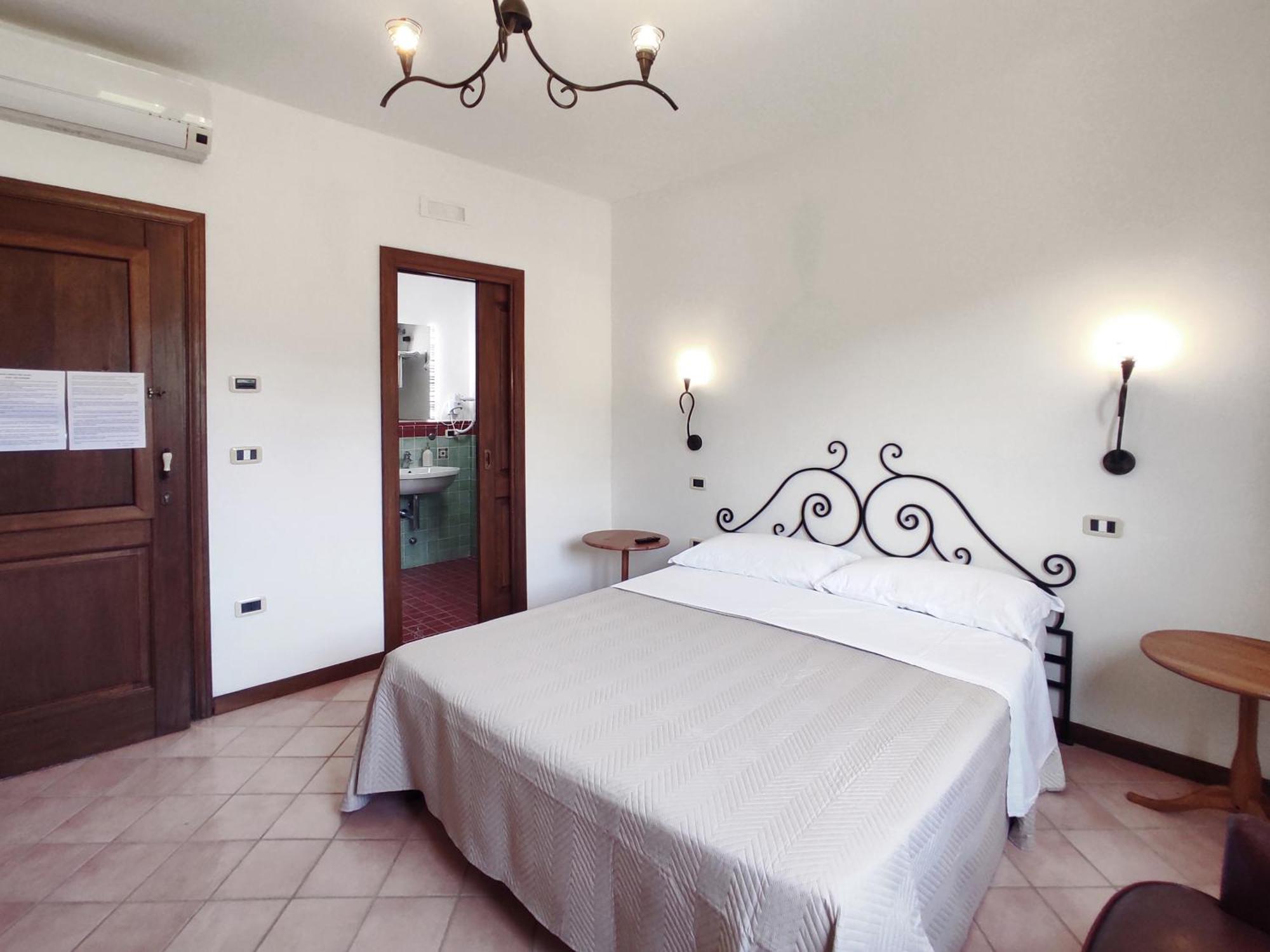 Krio Gelsomare Hotel Поликастро Бусентино Екстериор снимка